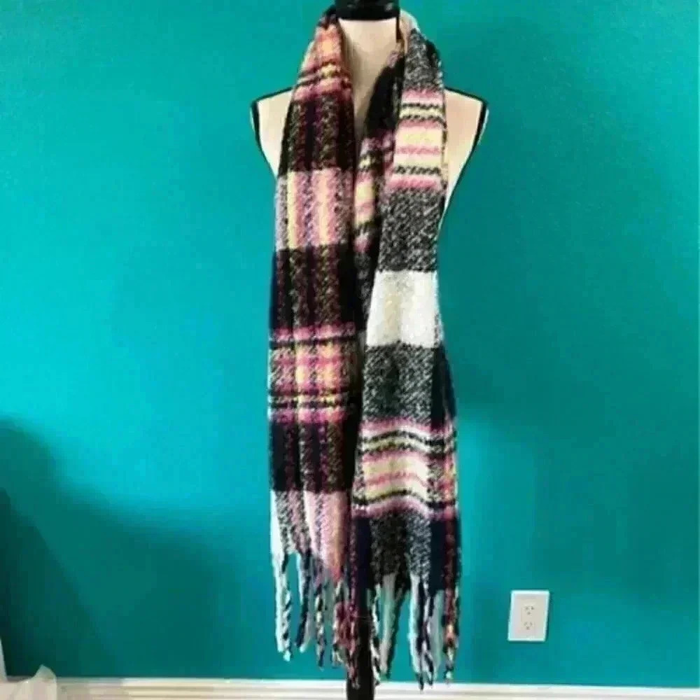 ⭐️ Thick fuzzy scarf